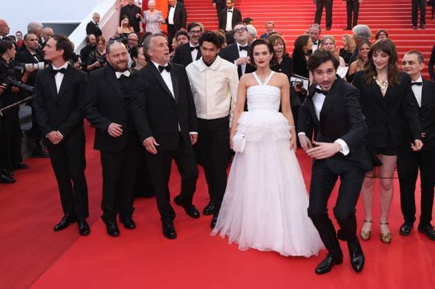 Cannes Nouvelle Vague Screening JD Laurent Petin, Michèle Halberstadt, Aubry Dullin, Zoey Deutch, Richard Linklater and Guillaume Marbeck attending the screening of Nouvelle Vague in Cannes, France on May 17, 2025, as part of the 78th Cannes Film Festival. Photo by Jerome Domine ABACAPRESS.COM Cannes France  Copyright: xDominexJerome ABACAx