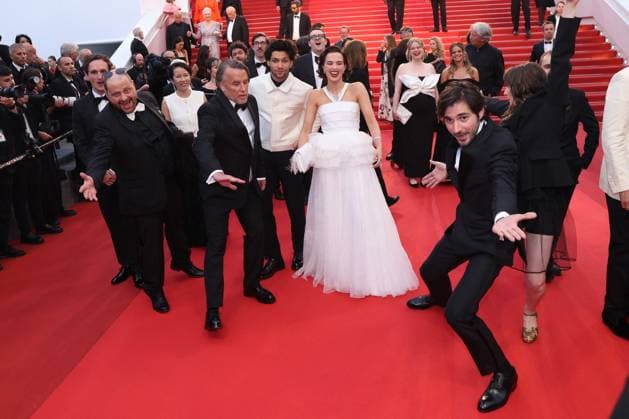 Cannes Nouvelle Vague Screening JD Laurent Petin, Michèle Halberstadt, Aubry Dullin, Zoey Deutch, Richard Linklater and Guillaume Marbeck attending the screening of Nouvelle Vague in Cannes, France on May 17, 2025, as part of the 78th Cannes Film Festival. Photo by Jerome Domine ABACAPRESS.COM Cannes France  Copyright: xDominexJerome ABACAx