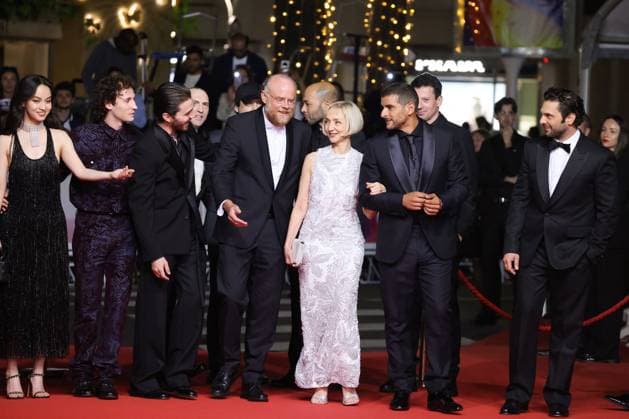 J Montée des marches du film Le roi soleil lors du 78ème Festival International du Film de Cannes Lucie Zhang, Nemo Schiffman, Panayotis Pascot, Vincent Maël Cardona, Maria de Medeiros, Christophe Barral, Sofiane Zermani, Toufik Ayadi, Pio Marmaï Montée des marches du film Le roi soleil lors du 78ème Festival International du Film de Cannes, au Palais des Festivals à Cannes On may 17th 2025 Jacovides Moreau Bestimage Red carpet for the movie Le roi soleil during the 78th Cannes International Film Festival at the Palais des Festivals in Cannes, France On may 17th 2025 Cannes France Copyright: xJACOVIDES-MOREAUx xBESTIMAGExJACOVIDES-MOREAUx xBESTIMAGEx