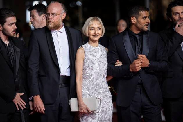 Montée des marches du film Le roi soleil lors du 78ème Festival International du Film de Cannes Toufik Ayadi, Maria de Medeiros , Sofiane Zermani Montée des marches du film Le roi soleil lors du 78ème Festival International du Film de Cannes, au Palais des Festivals à Cannes Le 17 mai 2025 Olivier Borde Bestimage Red carpet for the movie Le roi soleil during the 78th Cannes International Film Festival at the Palais des Festivals in Cannes, France On may 17th 2025 Cannes France  Copyright: xOLIVIERxBORDEx xBESTIMAGExOLIVIERxBORDEx xBESTIMAGEx