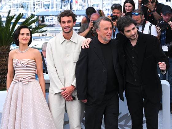 Cannes, France, France: Cannes, 78th Cannes Film Festival 2025 - day 6 - Photocall of the film Nouvelle Vague. In the photo Zoey Deutch, Aubry Dullin, Richard Linklater, Guillaume Marbeck Cannes France  - ZUMAp169 20250518_zea_p169_390 Copyright: xAlbertoxTerenghix
