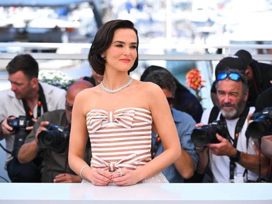 Cannes, France, France: Cannes, 78th Cannes Film Festival 2025 - day 6 - Photocall of the film Nouvelle Vague. In the photo Zoey Deutch Cannes France  - ZUMAp169 20250518_zea_p169_413 Copyright: xAlbertoxTerenghix