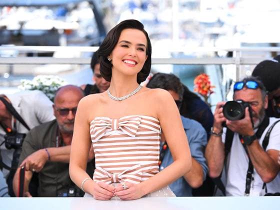 Cannes, France, France: Cannes, 78th Cannes Film Festival 2025 - day 6 - Photocall of the film Nouvelle Vague. In the photo Zoey Deutch Cannes France  - ZUMAp169 20250518_zea_p169_427 Copyright: xAlbertoxTerenghix