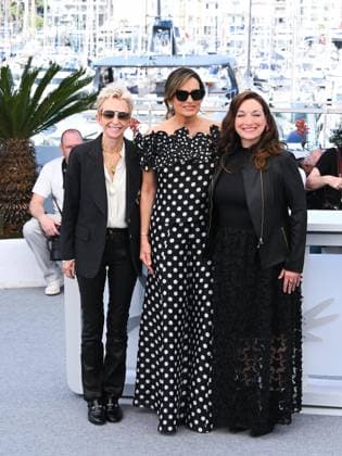 Cannes, 78th Cannes Film Festival 2025 - day 6 - Photocall of the film My Mom Jayne: A Film By Mariska Hargitay Cannes, 78th Cannes Film Festival 2025 - day 6 - Photocall of the film My Mom Jayne: A Film By Mariska Hargitay . In the photo Lauran Bromley, Mariska Hargitay, Trish Adlesic Cannes France France  Copyright: xIPA ABACAx
