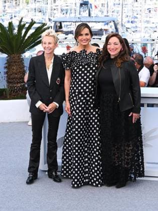 Cannes, 78th Cannes Film Festival 2025 - day 6 - Photocall of the film My Mom Jayne: A Film By Mariska Hargitay Cannes, 78th Cannes Film Festival 2025 - day 6 - Photocall of the film My Mom Jayne: A Film By Mariska Hargitay . In the photo Lauran Bromley, Mariska Hargitay, Trish Adlesic Cannes France France  Copyright: xIPA ABACAx