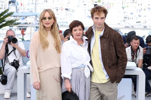Cannes - Die My Love Photocall Jennifer Lawrence, Lynne Ramsay, Robert Pattinson posing during the Die My Love photocall at the 78th annual Cannes Film Festival at Palais des Festivals on May 18, 2025 in Cannes, France. Photo by Jerome Domine ABACAPRESS.COM Cannes France  Copyright: xDominexJerome ABACAx