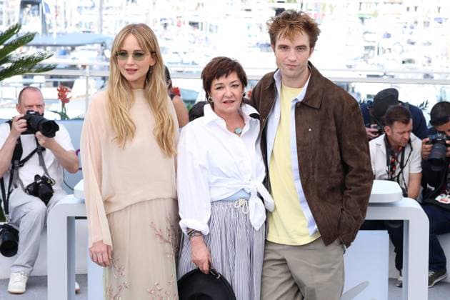 Cannes - Die My Love Photocall Jennifer Lawrence, Lynne Ramsay, Robert Pattinson posing during the Die My Love photocall at the 78th annual Cannes Film Festival at Palais des Festivals on May 18, 2025 in Cannes, France. Photo by Jerome Domine ABACAPRESS.COM Cannes France  Copyright: xDominexJerome ABACAx