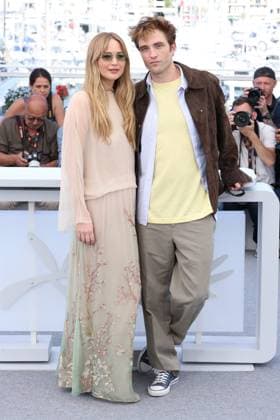 Cannes - Die My Love Photocall Jennifer Lawrence and Robert Pattinson posing during the Die My Love photocall at the 78th annual Cannes Film Festival at Palais des Festivals on May 18, 2025 in Cannes, France. Photo by Jerome Domine ABACAPRESS.COM Cannes France  Copyright: xDominexJerome ABACAx
