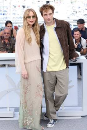 Cannes - Die My Love Photocall Jennifer Lawrence and Robert Pattinson posing during the Die My Love photocall at the 78th annual Cannes Film Festival at Palais des Festivals on May 18, 2025 in Cannes, France. Photo by Jerome Domine ABACAPRESS.COM Cannes France  Copyright: xDominexJerome ABACAx