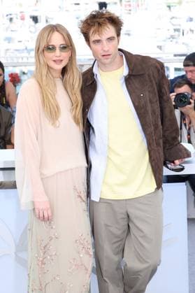 Cannes - Die My Love Photocall Jennifer Lawrence and Robert Pattinson posing during the Die My Love photocall at the 78th annual Cannes Film Festival at Palais des Festivals on May 18, 2025 in Cannes, France. Photo by Jerome Domine ABACAPRESS.COM Cannes France  Copyright: xDominexJerome ABACAx