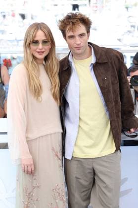 Cannes - Die My Love Photocall Jennifer Lawrence and Robert Pattinson posing during the Die My Love photocall at the 78th annual Cannes Film Festival at Palais des Festivals on May 18, 2025 in Cannes, France. Photo by Jerome Domine ABACAPRESS.COM Cannes France  Copyright: xDominexJerome ABACAx