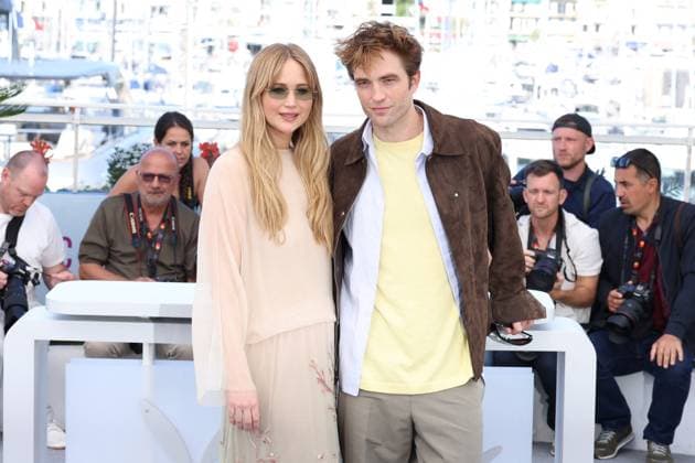 Cannes - Die My Love Photocall Jennifer Lawrence and Robert Pattinson posing during the Die My Love photocall at the 78th annual Cannes Film Festival at Palais des Festivals on May 18, 2025 in Cannes, France. Photo by Jerome Domine ABACAPRESS.COM Cannes France  Copyright: xDominexJerome ABACAx