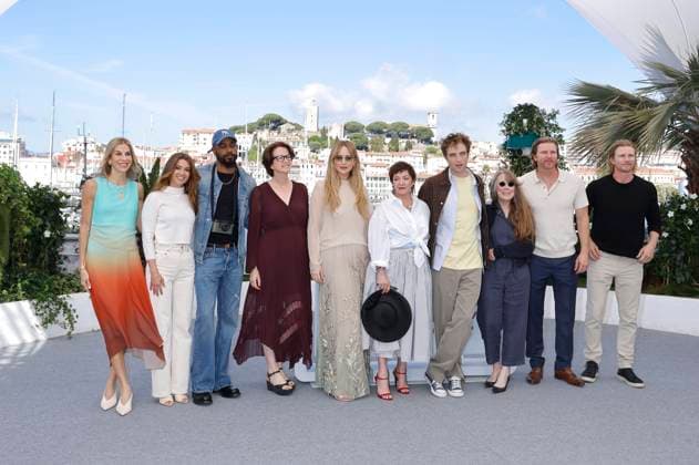 Molly Smith, Justine Ciarrocchi, LaKeith Stanfield, Andrea Calderwood, Jennifer Lawrence, Lynne Ramsay, Robert Pattinson, Sissy Spacek, Trent Luckinbill and Thad Luckinbill at the photocall for the feature film Die, My Love at the Festival de Cannes 2025 78 Cannes International Film Festival at the Palais des Festivals Cannes, 18 05 2025 Foto:xD.xBedrosianx xFuturexImagex die_5505