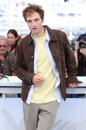 Cannes - Die My Love Photocall Robert Pattinson posing during the Die My Love photocall at the 78th annual Cannes Film Festival at Palais des Festivals on May 18, 2025 in Cannes, France. Photo by Jerome Domine ABACAPRESS.COM Cannes France  Copyright: xDominexJerome ABACAx