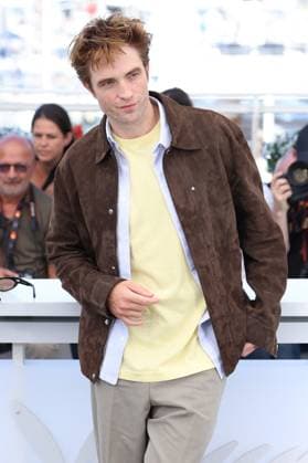 Cannes - Die My Love Photocall Robert Pattinson posing during the Die My Love photocall at the 78th annual Cannes Film Festival at Palais des Festivals on May 18, 2025 in Cannes, France. Photo by Jerome Domine ABACAPRESS.COM Cannes France  Copyright: xDominexJerome ABACAx