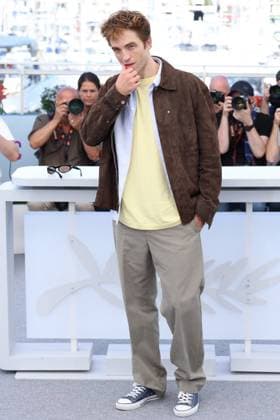Cannes - Die My Love Photocall Robert Pattinson posing during the Die My Love photocall at the 78th annual Cannes Film Festival at Palais des Festivals on May 18, 2025 in Cannes, France. Photo by Jerome Domine ABACAPRESS.COM Cannes France  Copyright: xDominexJerome ABACAx