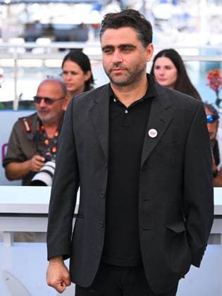Internationale Filmfestspiele von Cannes, O Riso e a Faca Photocall Cannes, 78th Cannes Film Festival 2025 - day 6 - Photocall of the film O Riso EA Faca (Rest Alone in the Storm). Cannes, 78th Cannes Film Festival 2025 - day 6 - Photocall of the film O Riso EA Faca (Rest Alone in the Storm). In the Photo: Pedro Pinho Cannes France France  Copyright: xIPA ABACAx