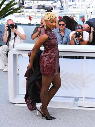 Internationale Filmfestspiele von Cannes, O Riso e a Faca Photocall Cannes, 78th Cannes Film Festival 2025 - day 6 - Photocall of the film O Riso EA Faca (Rest Alone in the Storm). Cannes, 78th Cannes Film Festival 2025 - day 6 - Photocall of the film O Riso EA Faca (Rest Alone in the Storm). In the Photo: Cleo Diára Cannes France France  Copyright: xIPA ABACAx