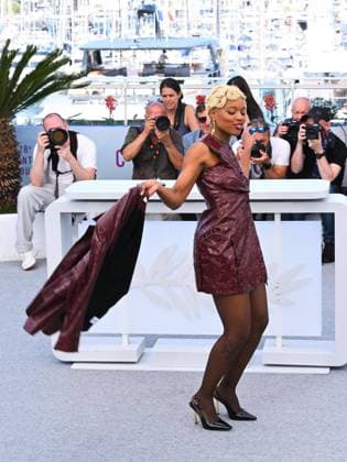 Internationale Filmfestspiele von Cannes, O Riso e a Faca Photocall Cannes, 78th Cannes Film Festival 2025 - day 6 - Photocall of the film O Riso EA Faca (Rest Alone in the Storm). Cannes, 78th Cannes Film Festival 2025 - day 6 - Photocall of the film O Riso EA Faca (Rest Alone in the Storm). In the Photo: Cleo Diára Cannes France France  Copyright: xIPA ABACAx