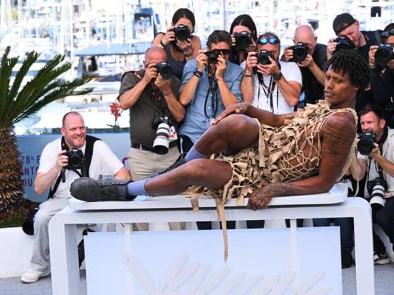Internationale Filmfestspiele von Cannes, O Riso e a Faca Photocall Cannes, 78th Cannes Film Festival 2025 - day 6 - Photocall of the film O Riso EA Faca (Rest Alone in the Storm). Cannes, 78th Cannes Film Festival 2025 - day 6 - Photocall of the film O Riso EA Faca (Rest Alone in the Storm). In the Photo: Jonathan Guilherme Cannes France France  Copyright: xIPA ABACAx