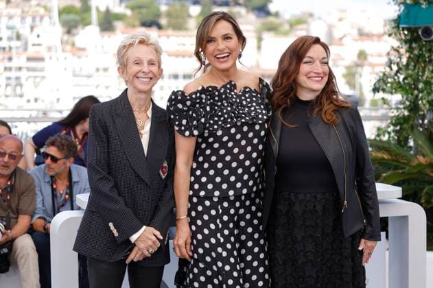 Lauran Bromley, Mariska Hargitay and Trish Adlesic at the photocall for the HBO documentary My Mom Jayne at the Festival de Cannes 2025 78 Cannes International Film Festival at the Palais des Festivals Cannes, 18 05 2025 Foto:xD.xBedrosianx xFuturexImagex jane_5503