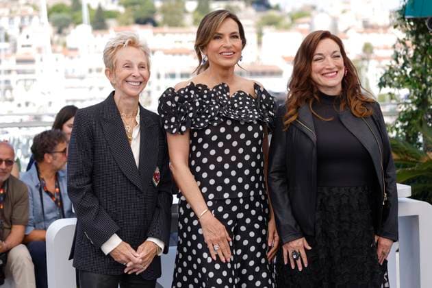 Lauran Bromley, Mariska Hargitay and Trish Adlesic at the photocall for the HBO documentary My Mom Jayne at the Festival de Cannes 2025 78 Cannes International Film Festival at the Palais des Festivals Cannes, 18 05 2025 Foto:xD.xBedrosianx xFuturexImagex jane_5504