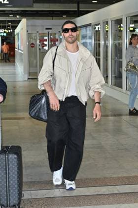 Cannes Tahar Rahim At Nice Airport JR Tahar Rahim arriving at Nice airport ahead 78th Cannes Film Festival in Nice, France on May, 18, 2025. Photo by Julien Reynaud APS-Medias ABACAPRESS.COM Nice France  Copyright: xReynaudxJulien APS-Medias ABACAx
