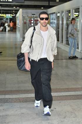 Cannes Tahar Rahim At Nice Airport JR Tahar Rahim arriving at Nice airport ahead 78th Cannes Film Festival in Nice, France on May, 18, 2025. Photo by Julien Reynaud APS-Medias ABACAPRESS.COM Nice France  Copyright: xReynaudxJulien APS-Medias ABACAx