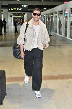 Cannes Tahar Rahim At Nice Airport JR Tahar Rahim arriving at Nice airport ahead 78th Cannes Film Festival in Nice, France on May, 18, 2025. Photo by Julien Reynaud APS-Medias ABACAPRESS.COM Nice France  Copyright: xReynaudxJulien APS-Medias ABACAx