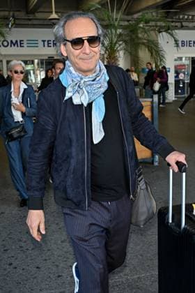 Cannes Alexandre Desplat At Nice Airport JR Alexandre Desplat arriving at Nice airport ahead 78th Cannes Film Festival in Nice, France on May, 18, 2025. Photo by Julien Reynaud APS-Medias ABACAPRESS.COM Nice France  Copyright: xReynaudxJulien APS-Medias ABACAx