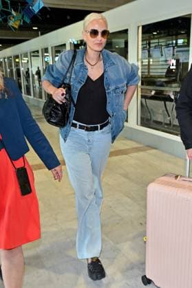 Cannes Julia Ducournau At Nice Airport JR Julia Ducournau arriving at Nice airport ahead 78th Cannes Film Festival in Nice, France on May, 18, 2025. Photo by Julien Reynaud APS-Medias ABACAPRESS.COM Nice France  Copyright: xReynaudxJulien APS-Medias ABACAx