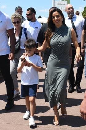 Cannes - Eva Longoria And Son On The Croisette Eva Longoria and son on The Croisette, during the 78th annual Cannes Film Festival, on May 18, 2025 in Cannes, France. Photo by Florian Poitout ABACAPRESS.COM Cannes France  Copyright: xPoitoutxFlorian ABACAx