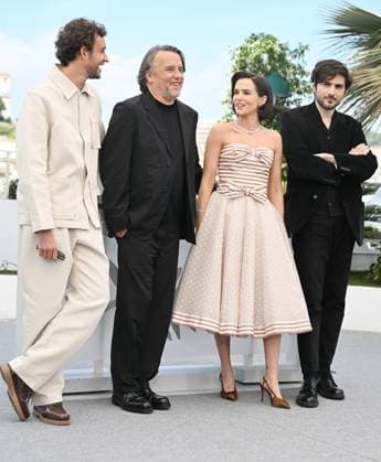 American director Richard Linklater, actress Zoey Deutch , French actors Guillaume Marbeck and Aubry Dullin attend the photo call for Nouvelle Vague at the 78th Cannes Film Festival in Cannes, France on Sunday May 18, 2025.  CAN20250518125 RUNExHELLESTAD