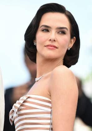 American actress Zoey Deutch attends the photo call for Nouvelle Vague at the 78th Cannes Film Festival in Cannes, France on Sunday May 18, 2025.  CAN20250518133 RUNExHELLESTAD
