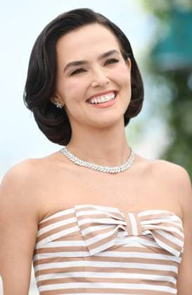American actress Zoey Deutch attends the photo call for Nouvelle Vague at the 78th Cannes Film Festival in Cannes, France on Sunday May 18, 2025.  CAN20250518134 RUNExHELLESTAD