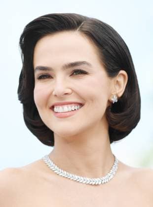 American actress Zoey Deutch attends the photo call for Nouvelle Vague at the 78th Cannes Film Festival in Cannes, France on Sunday May 18, 2025.  CAN20250518126 RUNExHELLESTAD
