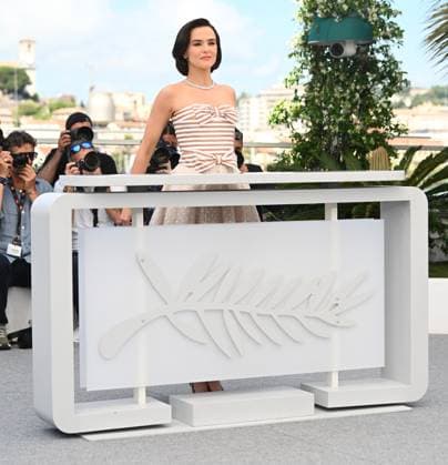 American actress Zoey Deutch attends the photo call for Nouvelle Vague at the 78th Cannes Film Festival in Cannes, France on Sunday May 18, 2025.  CAN20250518127 RUNExHELLESTAD