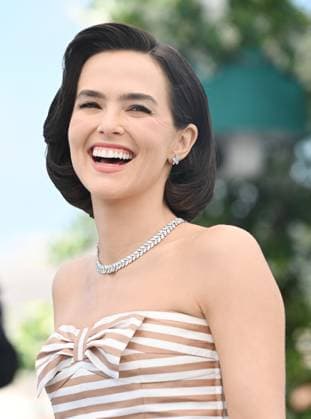 American actress Zoey Deutch attends the photo call for Nouvelle Vague at the 78th Cannes Film Festival in Cannes, France on Sunday May 18, 2025.  CAN20250518128 RUNExHELLESTAD