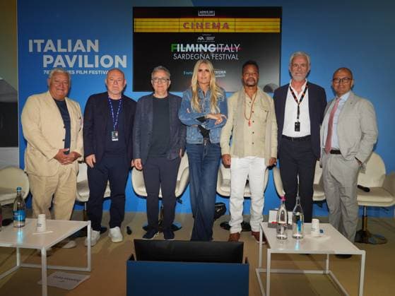 Cannes, 78th Cannes Film Festival 2025 - day 6 - press conference Filming Italy Sardinia Cannes, 78th Cannes Film Festival 2025 - day 6 - press conference Filming Italy Sardinia - In the photo: Francesco Gesualdi, guest, Paolo Del Brocco, Tiziana Rocca, Cuba Gooding Jr., guest, guest Cannes France  Copyright: xIPA ABACAx