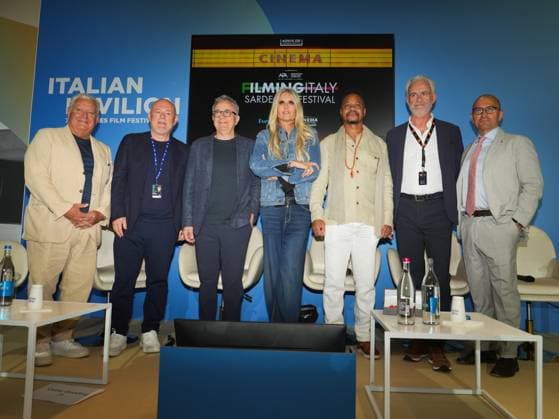 Cannes, France: Cannes, 78th Cannes Film Festival 2025 - day 6 - press conference Filming Italy Sardinia - In the photo: Francesco Gesualdi, guest, Paolo Del Brocco, Tiziana Rocca, Cuba Gooding Jr., guest, guest Cannes France  - ZUMAp169 20250518_zea_p169_852 Copyright: xBarbaraxAmendolax