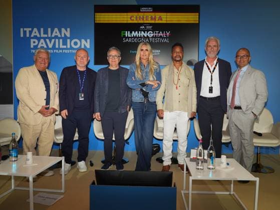 Cannes, France: Cannes, 78th Cannes Film Festival 2025 - day 6 - press conference Filming Italy Sardinia - In the photo: Francesco Gesualdi, guest, Paolo Del Brocco, Tiziana Rocca, Cuba Gooding Jr., guest, guest Cannes France  - ZUMAp169 20250518_zea_p169_854 Copyright: xBarbaraxAmendolax