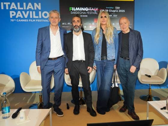 Cannes, France: Cannes, 78th Cannes Film Festival 2025 - day 6 - press conference Filming Italy Sardegna - In the photo: guest, Fabrizio Maria Cortese, Tiziana Rocca, guest Cannes France  - ZUMAp169 20250518_zea_p169_859 Copyright: xBarbaraxAmendolax