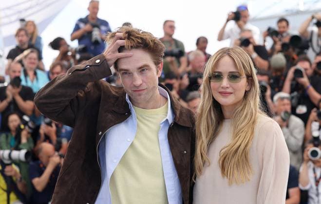 Die My Love photocall at the 78th Cannes International Film Festival Robert Pattinson et Jennifer Lawrence au photocall de Die My Love lors du 78ème Festival International du Film de Cannes, au Palais des Festivals à Cannes, France, le 18 mai 2025 Jacovides Moreau Bestimage Die my love photocall at the 78th annual Cannes Film Festival at Palais des Festivals in Cannes, France, on May 18, 2025 Cannes France  Copyright: xJACOVIDES-MOREAUx xBESTIMAGExJACOVIDES-MOREAUx xBESTIMAGEx