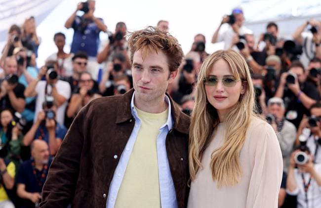 Die My Love photocall at the 78th Cannes International Film Festival Robert Pattinson et Jennifer Lawrence au photocall de Die My Love lors du 78ème Festival International du Film de Cannes, au Palais des Festivals à Cannes, France, le 18 mai 2025 Jacovides Moreau Bestimage Die my love photocall at the 78th annual Cannes Film Festival at Palais des Festivals in Cannes, France, on May 18, 2025 Cannes France  Copyright: xJACOVIDES-MOREAUx xBESTIMAGExJACOVIDES-MOREAUx xBESTIMAGEx