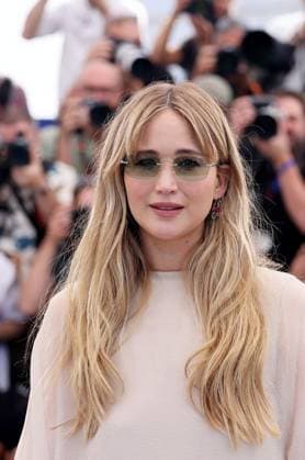 Die My Love photocall at the 78th Cannes International Film Festival Jennifer Lawrence au photocall de Die My Love lors du 78ème Festival International du Film de Cannes, au Palais des Festivals à Cannes, France, le 18 mai 2025 Jacovides Moreau Bestimage Die my love photocall at the 78th annual Cannes Film Festival at Palais des Festivals in Cannes, France, on May 18, 2025 Cannes France  Copyright: xJACOVIDES-MOREAUx xBESTIMAGExJACOVIDES-MOREAUx xBESTIMAGEx