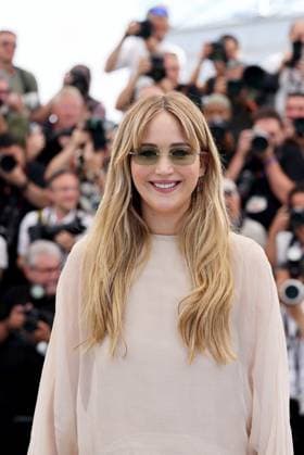 Die My Love photocall at the 78th Cannes International Film Festival Jennifer Lawrence au photocall de Die My Love lors du 78ème Festival International du Film de Cannes, au Palais des Festivals à Cannes, France, le 18 mai 2025 Jacovides Moreau Bestimage Die my love photocall at the 78th annual Cannes Film Festival at Palais des Festivals in Cannes, France, on May 18, 2025 Cannes France  Copyright: xJACOVIDES-MOREAUx xBESTIMAGExJACOVIDES-MOREAUx xBESTIMAGEx