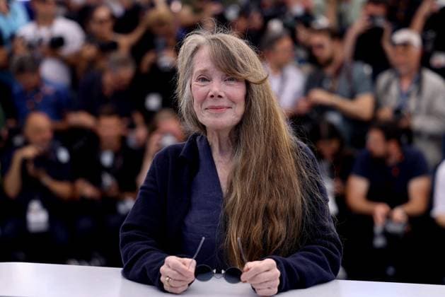 Die My Love photocall at the 78th Cannes International Film Festival Sissy Spacek au photocall de Die My Love lors du 78ème Festival International du Film de Cannes, au Palais des Festivals à Cannes, France, le 18 mai 2025 Jacovides Moreau Bestimage Die my love photocall at the 78th annual Cannes Film Festival at Palais des Festivals in Cannes, France, on May 18, 2025 Cannes France  Copyright: xJACOVIDES-MOREAUx xBESTIMAGExJACOVIDES-MOREAUx xBESTIMAGEx