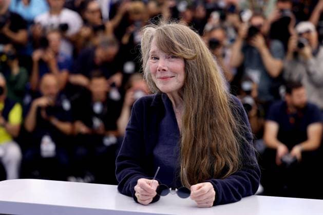 Die My Love photocall at the 78th Cannes International Film Festival Sissy Spacek au photocall de Die My Love lors du 78ème Festival International du Film de Cannes, au Palais des Festivals à Cannes, France, le 18 mai 2025 Jacovides Moreau Bestimage Die my love photocall at the 78th annual Cannes Film Festival at Palais des Festivals in Cannes, France, on May 18, 2025 Cannes France  Copyright: xJACOVIDES-MOREAUx xBESTIMAGExJACOVIDES-MOREAUx xBESTIMAGEx