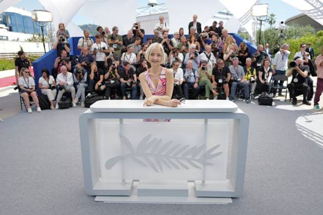 78eme Festival International du Film de Cannes Photocall du film Le Roi Soleil 78th International Cannes Film Festival Photocall with cast of Le Roi Soleil movie 444571 2025 05 18 Cannes France de Medeiros, Maria  Copyright: xSergexArnalx xStarfacex STAR_444571_033