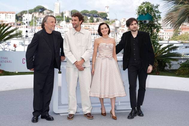 Richard Linklater, Aubry Dullin, Zoey Deutch and Guillaume Marbeck at the photocall for the feature film Nouvelle Vague New Wave at the Festival de Cannes 2025 78 Cannes International Film Festival at the Palais des Festivals Cannes, 18 05 2025 Foto:xD.xBedrosianx xFuturexImagex nouvelle_5502